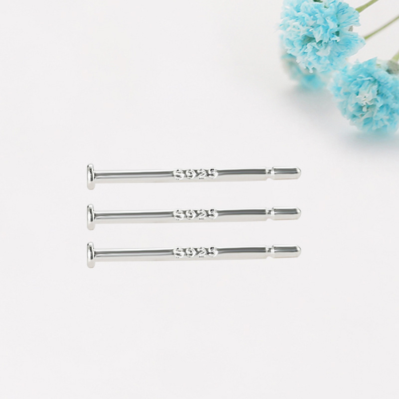 シルバーアクセサリー 細工彫り棒型シンプルピアス