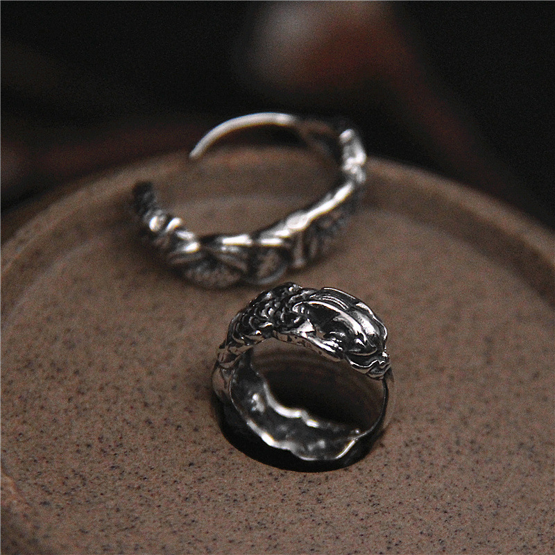 シルバーアクセサリー 渦巻く波紋の伝統美ピアス