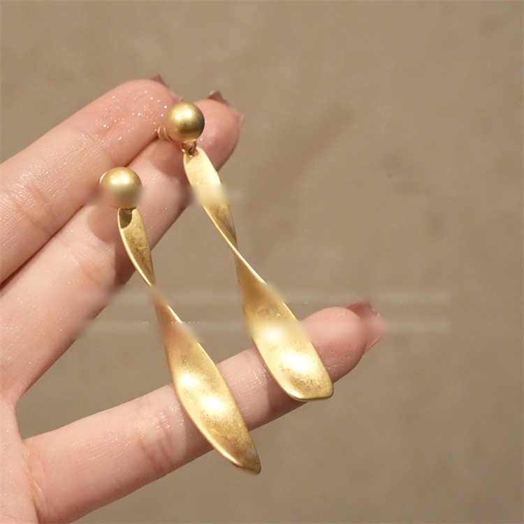 シルバーアクセサリー 螺旋曲線マット仕上げロング耳飾り