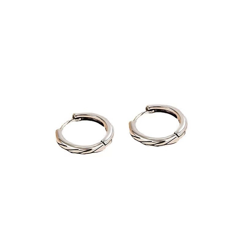 シルバーアクセサリー 重なる葉影のフープピアス