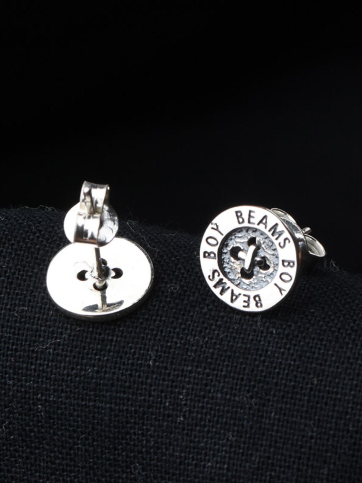 シルバーアクセサリー 円形ボタンモチーフピアス
