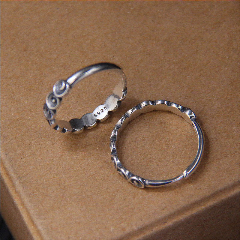シルバーアクセサリー 渦巻き波模様の細身シンプルリング