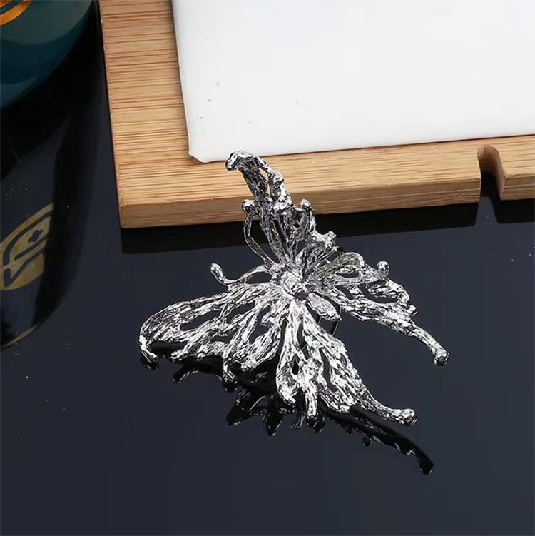 シルバーアクセサリー 蝶々モチーフ シルバーリング 上品 個性的指輪