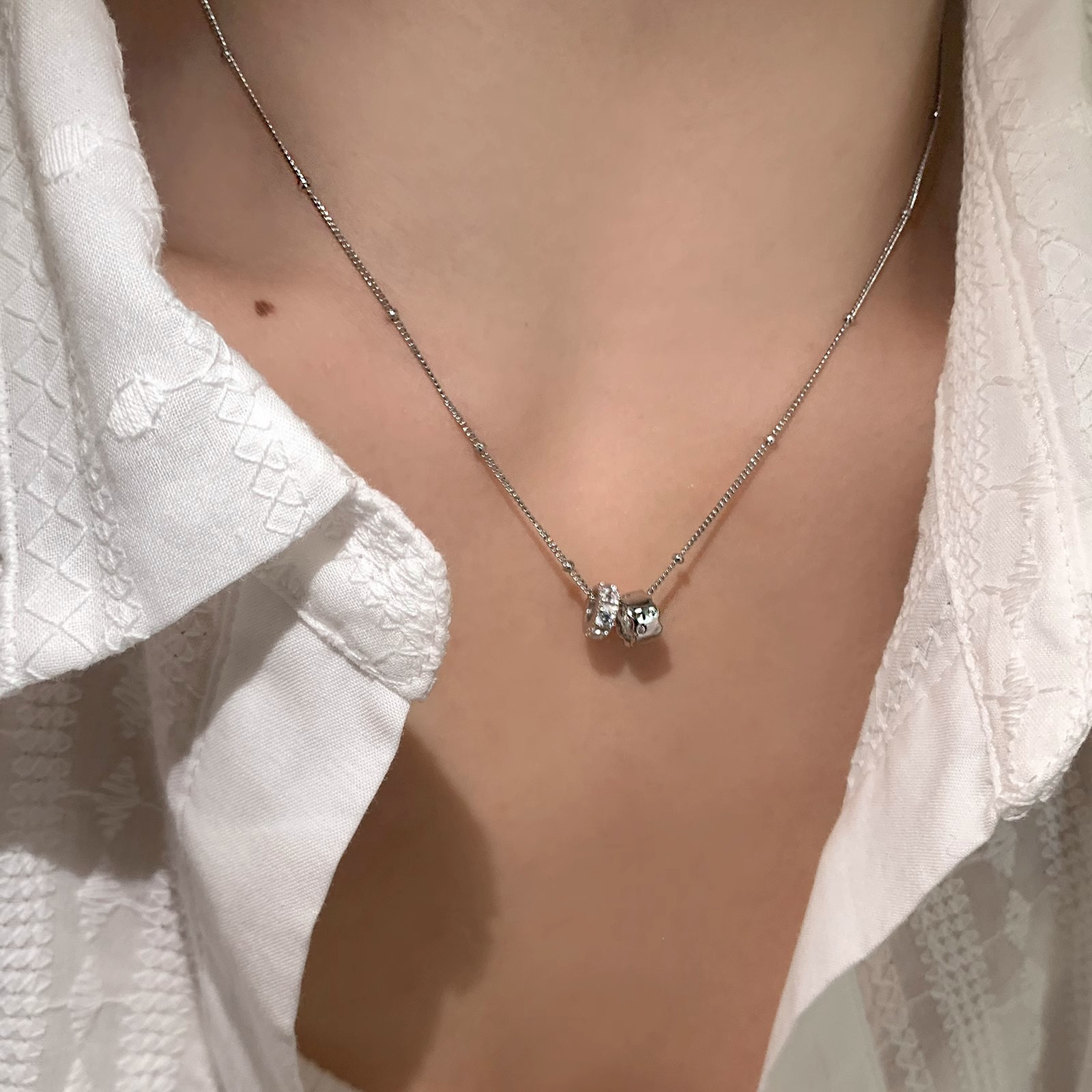 シルバーアクセサリー 煌めきリングモチーフ細チェーンネックレス
