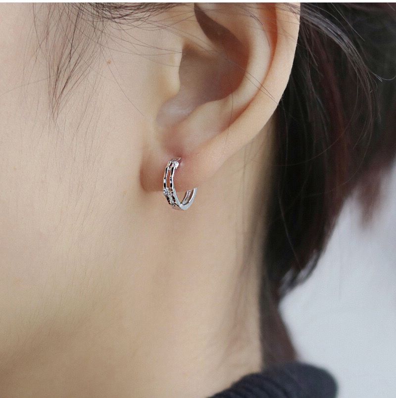 シルバーアクセサリー シンプルクリスタルフープピアス