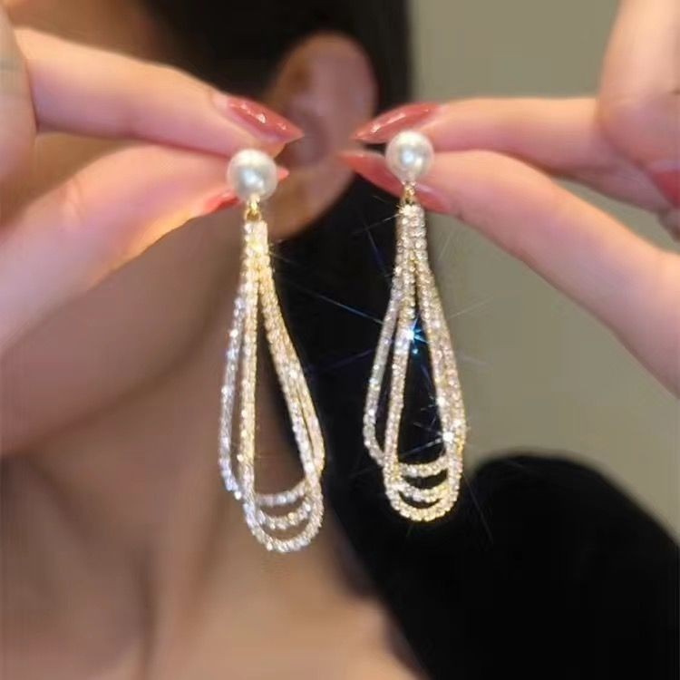 シルバーアクセサリー 真珠とラインストーンのティアドロップピアス