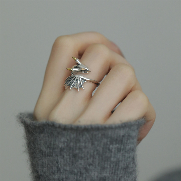 シルバーアクセサリー 竜の翼モチーフ指輪 個性派シルバーリング