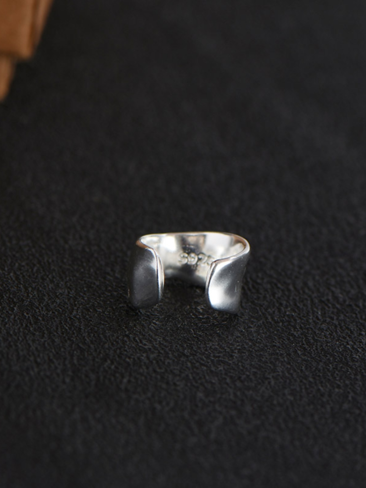 シルバーアクセサリー 波紋のようなイヤーカフ
