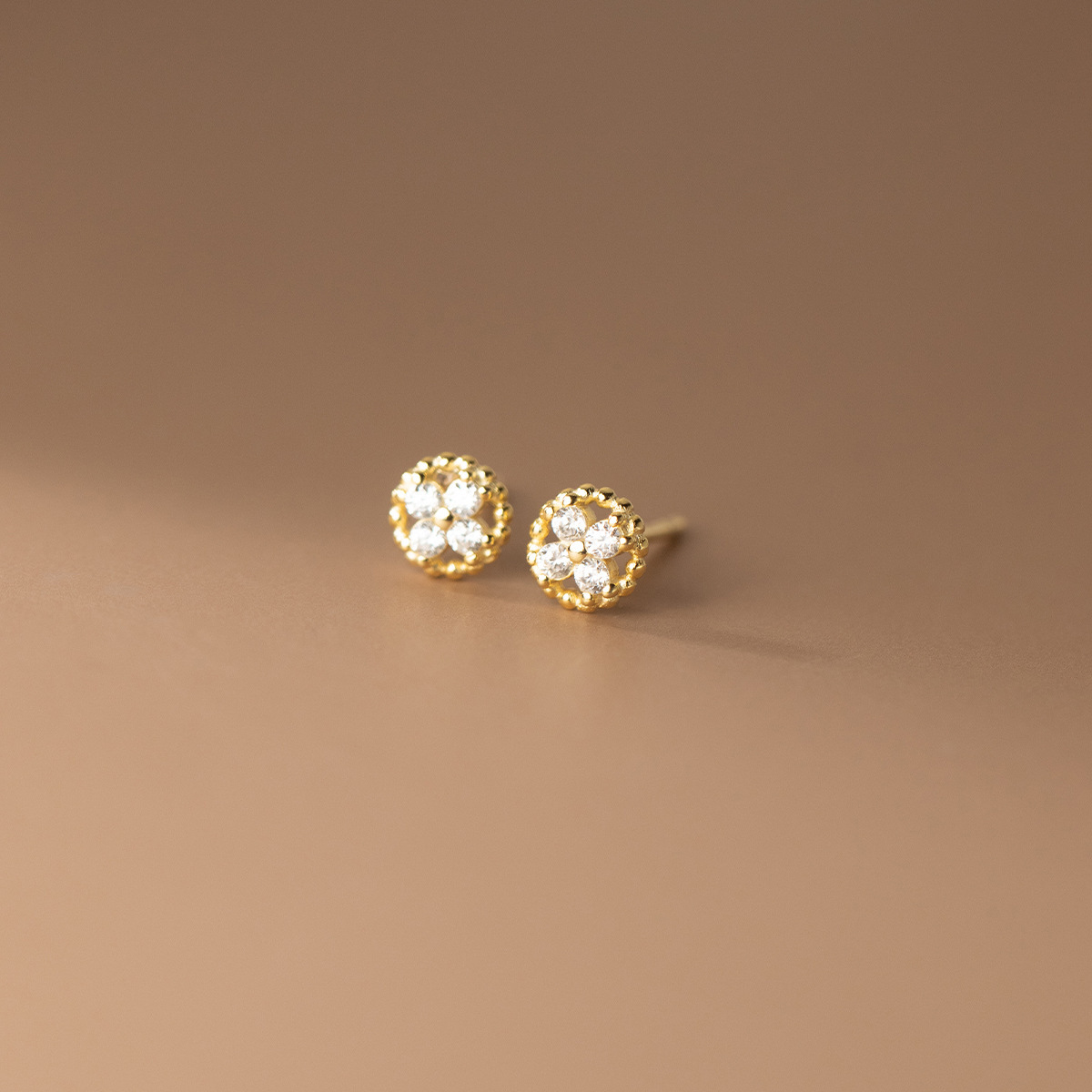 シルバーアクセサリー 雪の結晶きらめきピアス