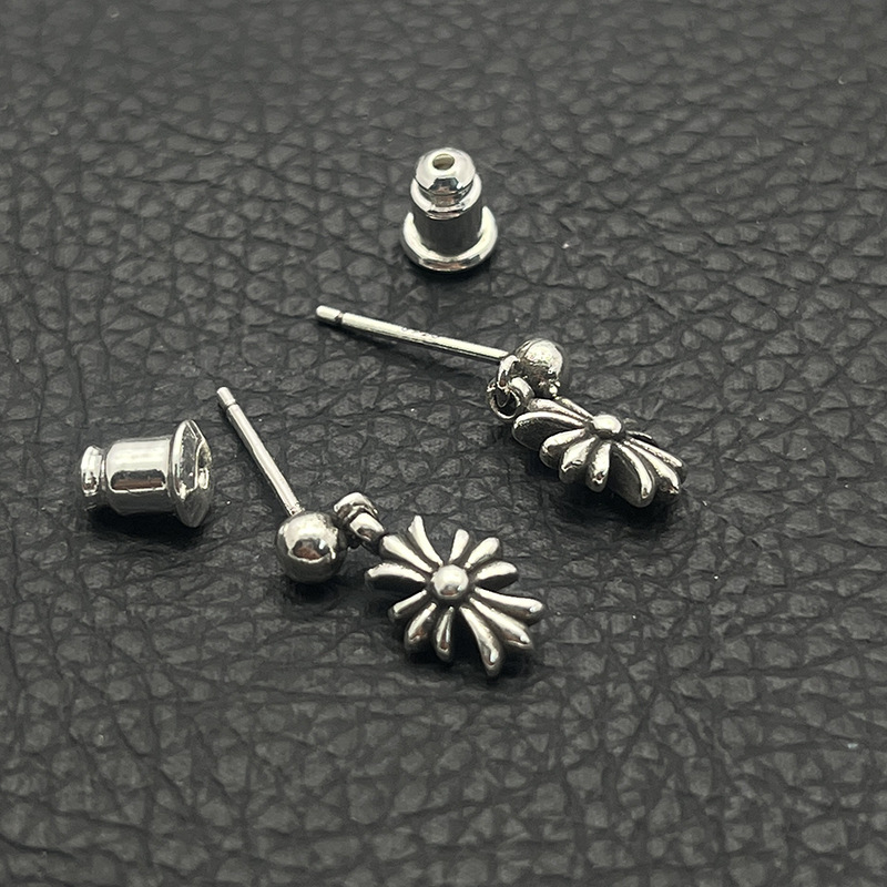 シルバーアクセサリー 十字デザインドロップピアス