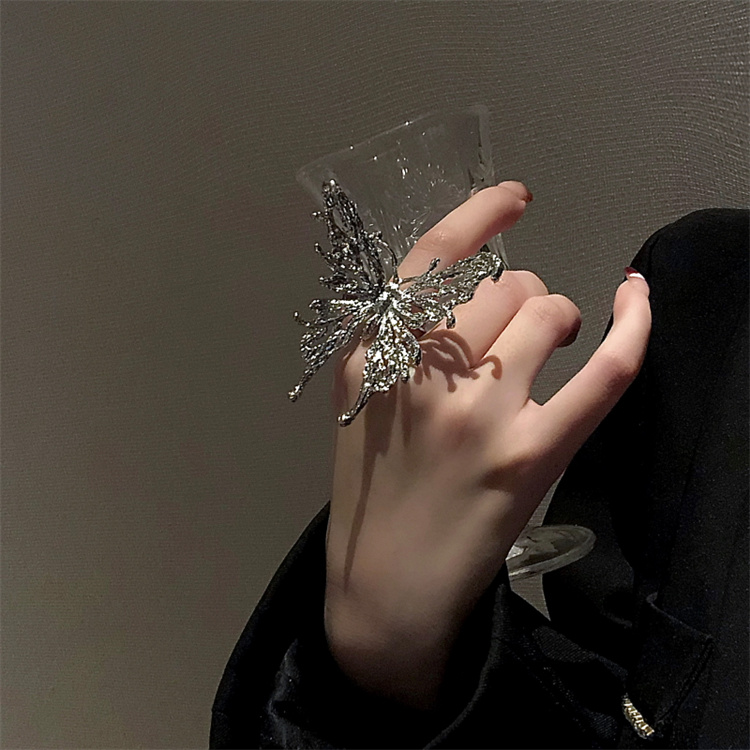 シルバーアクセサリー 蝶々モチーフ シルバーリング 上品 個性的指輪