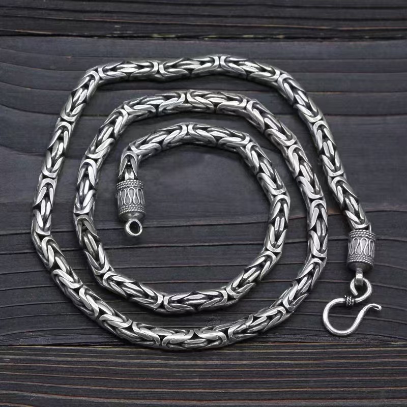 シルバーアクセサリー 伝統彫刻つなぎ図柄ネックレス