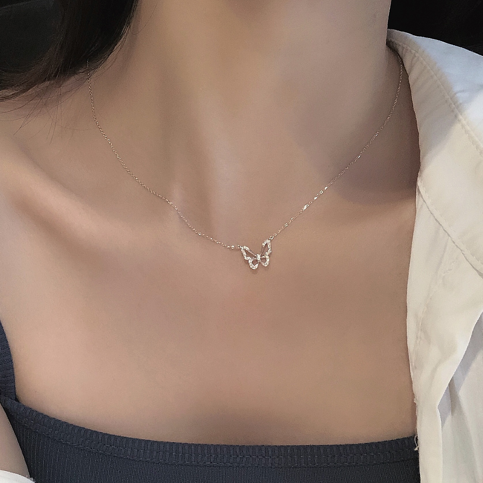 シルバーアクセサリー 煌めく蝶モチーフ細身チェーンネックレス