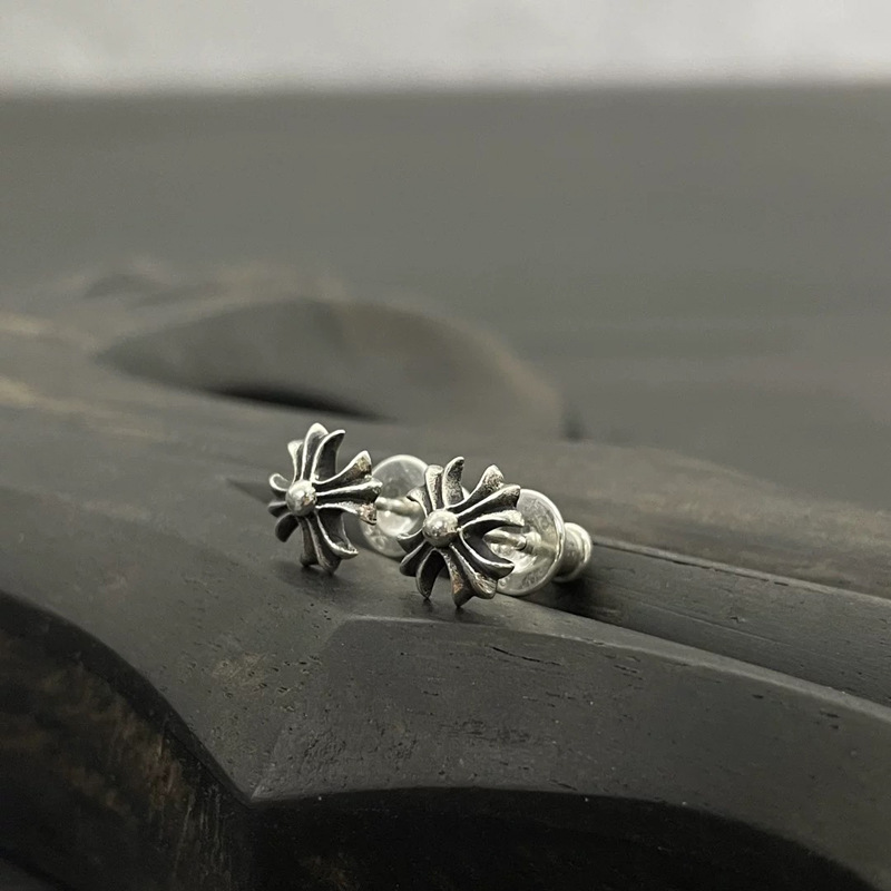 シルバーアクセサリー 十字紋章ピアス