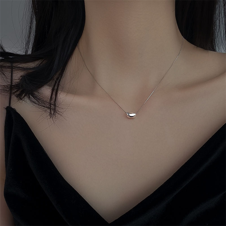 シルバーアクセサリー シンプル豆型ペンダントネックレス