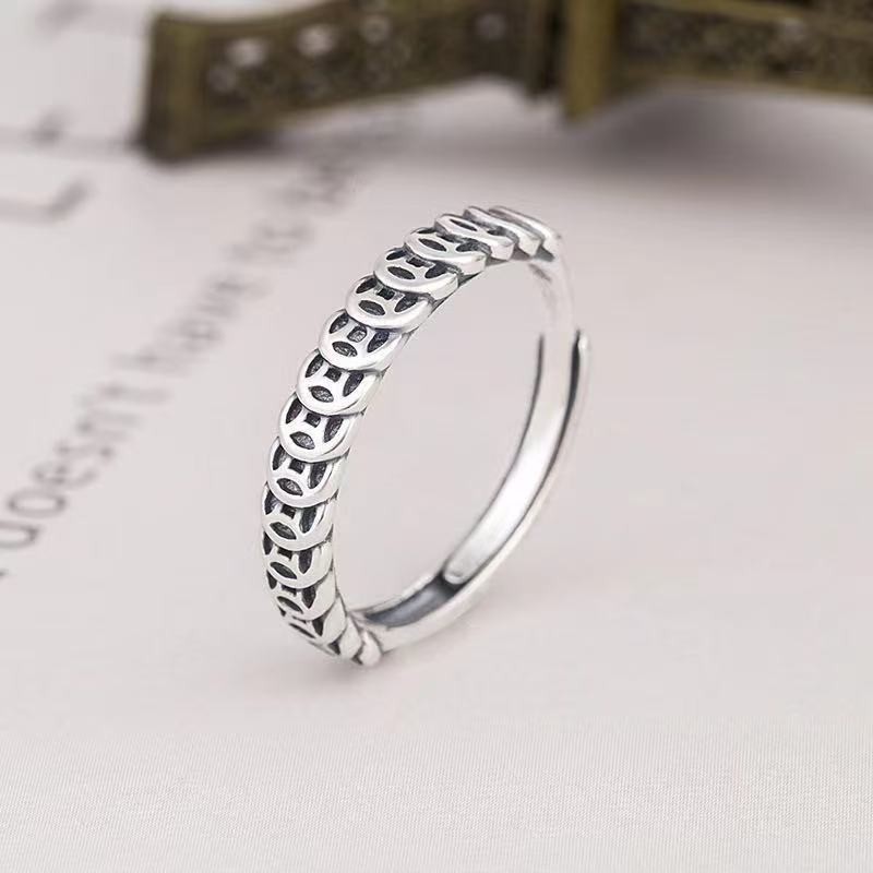 シルバーアクセサリー 透かし彫り連続模様のアンティーク調細身リング