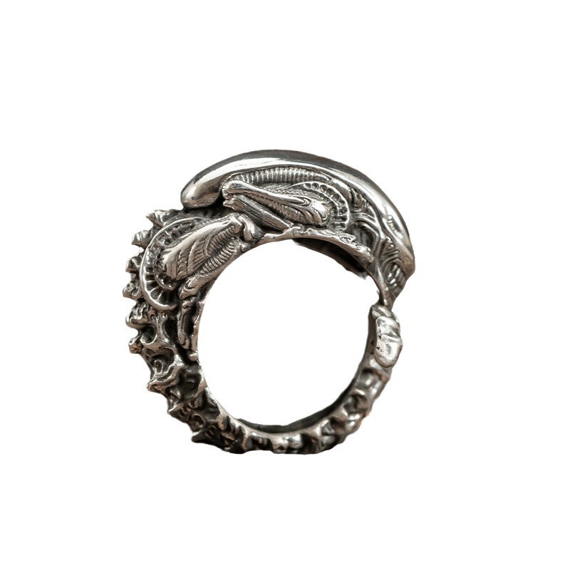 シルバーアクセサリー 異形生命体モチーフの装飾リング