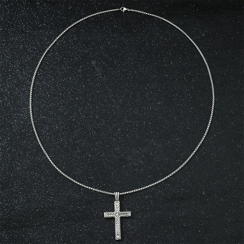 シルバーアクセサリー 彫刻十字架チェーンペンダント