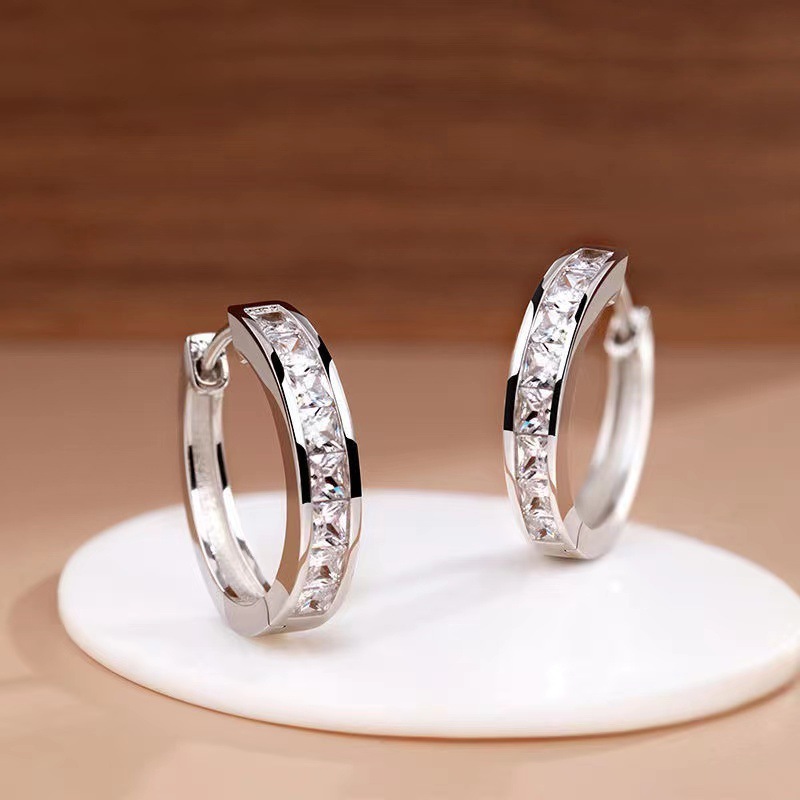 シルバーアクセサリー キラキラ輝く フープピアス