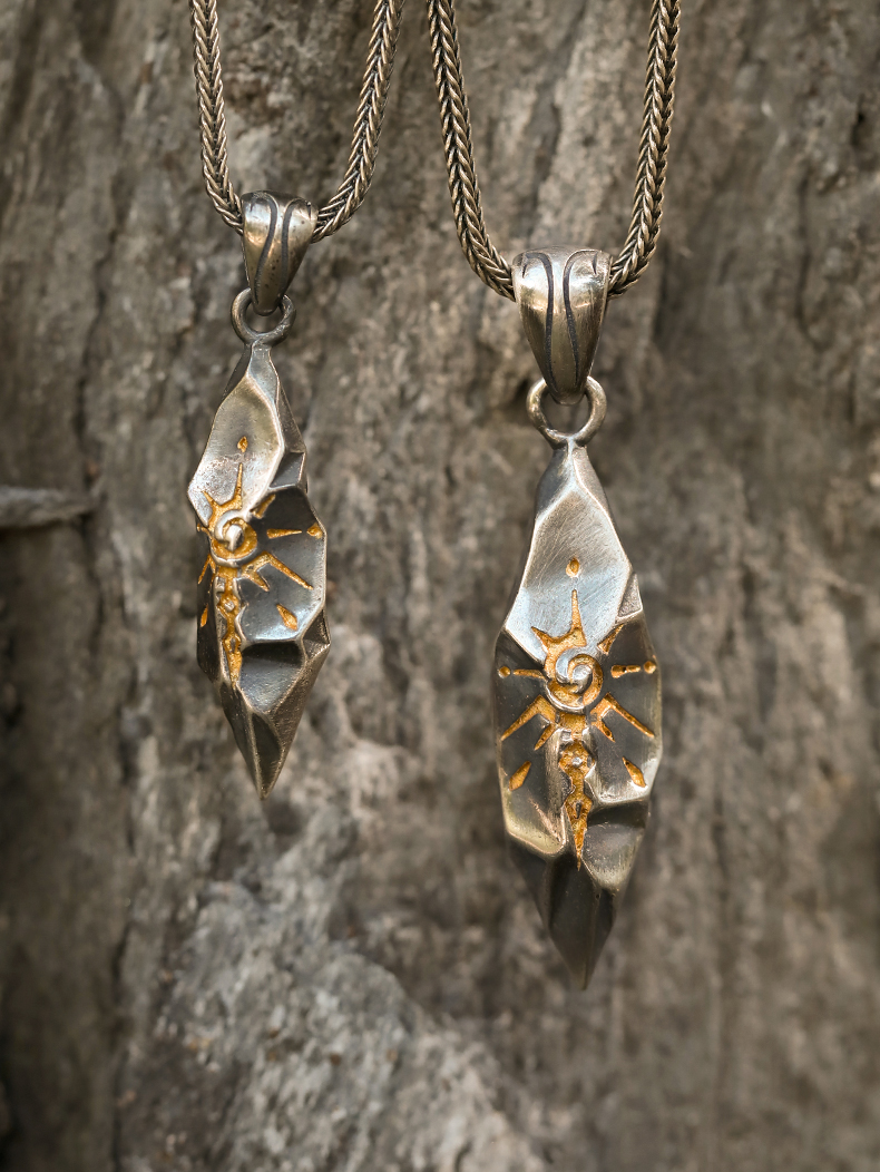 シルバーアクセサリー 太陽の結晶 菱形ペンダント