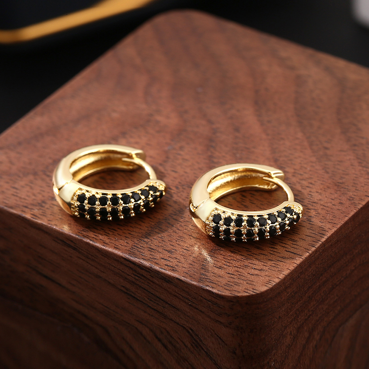 シルバーアクセサリー 煌めき美シルエット フープピアス
