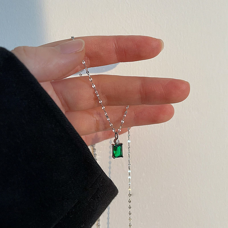 シルバーアクセサリー 四角宝石の一粒ネックレス