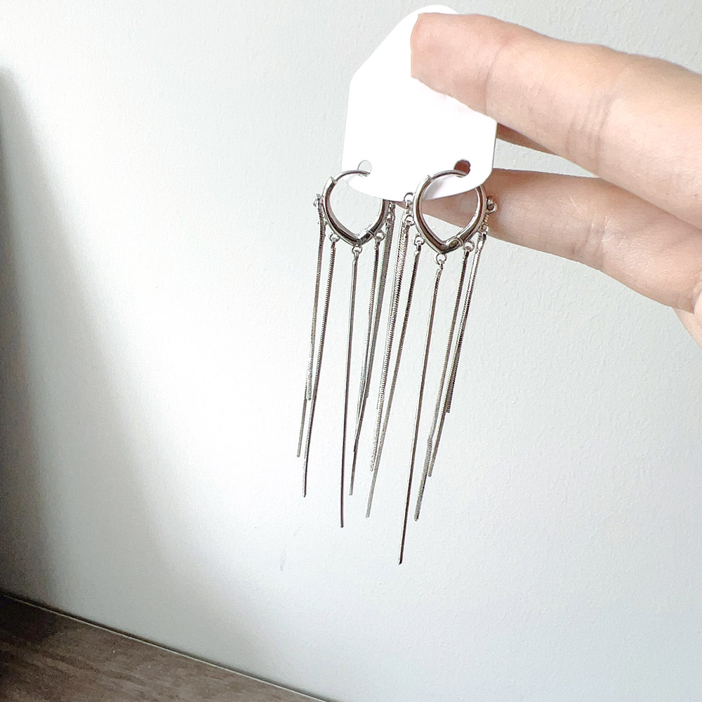 シルバーアクセサリー 揺れるロングタッセルピアス 韓国風