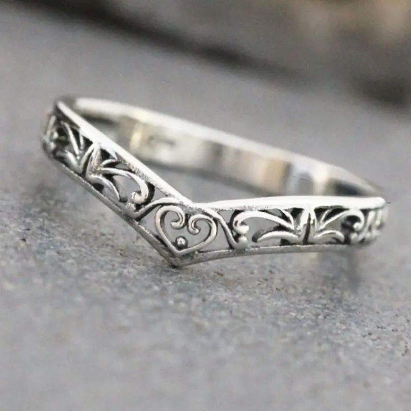 シルバーアクセサリー 唐草模様のハート細工リング