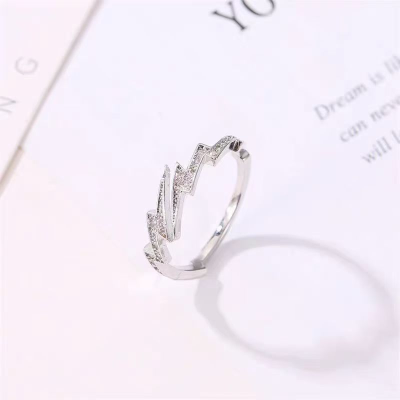 シルバーアクセサリー 稲妻デザインクリスタルリング