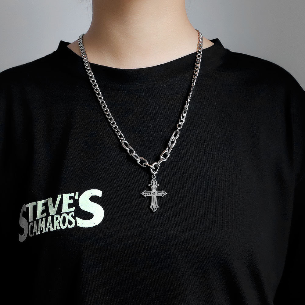 シルバーアクセサリー 十字架チャーム付きチェーンネックレス