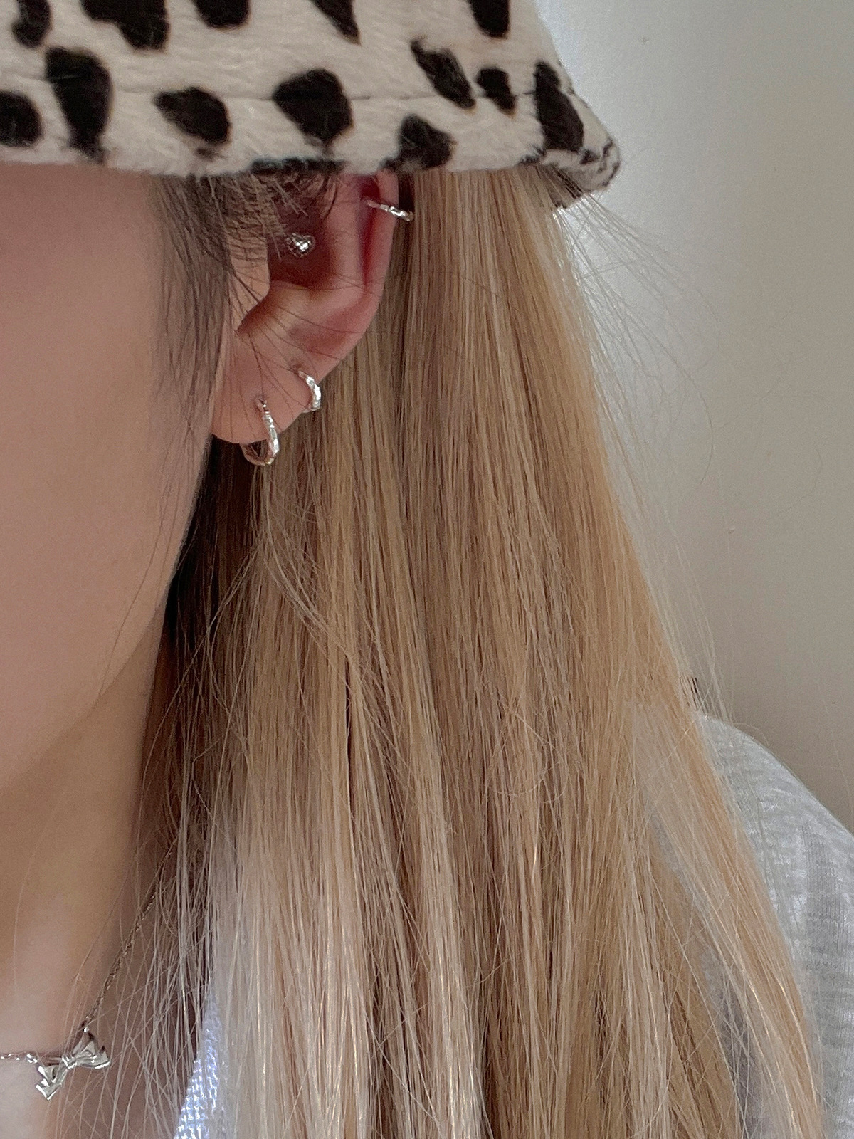 シルバーアクセサリー 波打つ三連ミニフープピアス