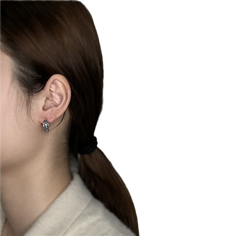 シルバーアクセサリー 渦巻く波紋の伝統美ピアス