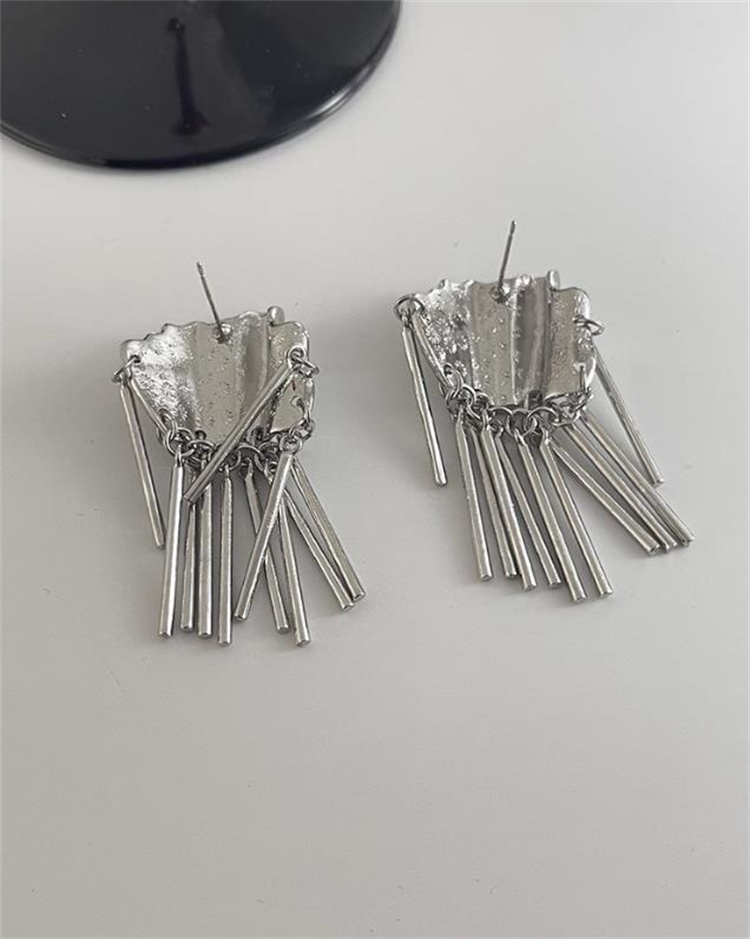 シルバーアクセサリー 気高いフリルピアス シルバー タッセル 耳飾り