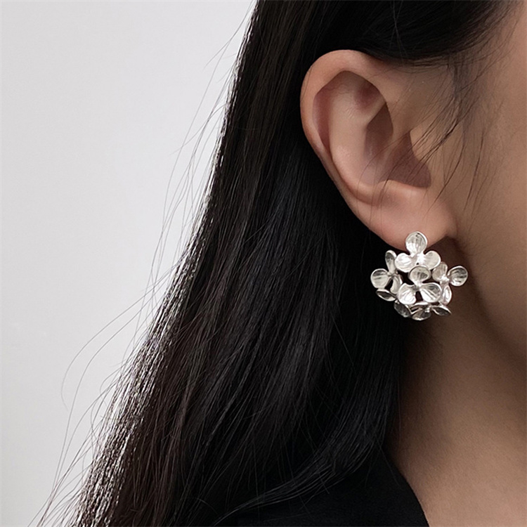 シルバーアクセサリー 花束モチーフピアス レトロ文芸風