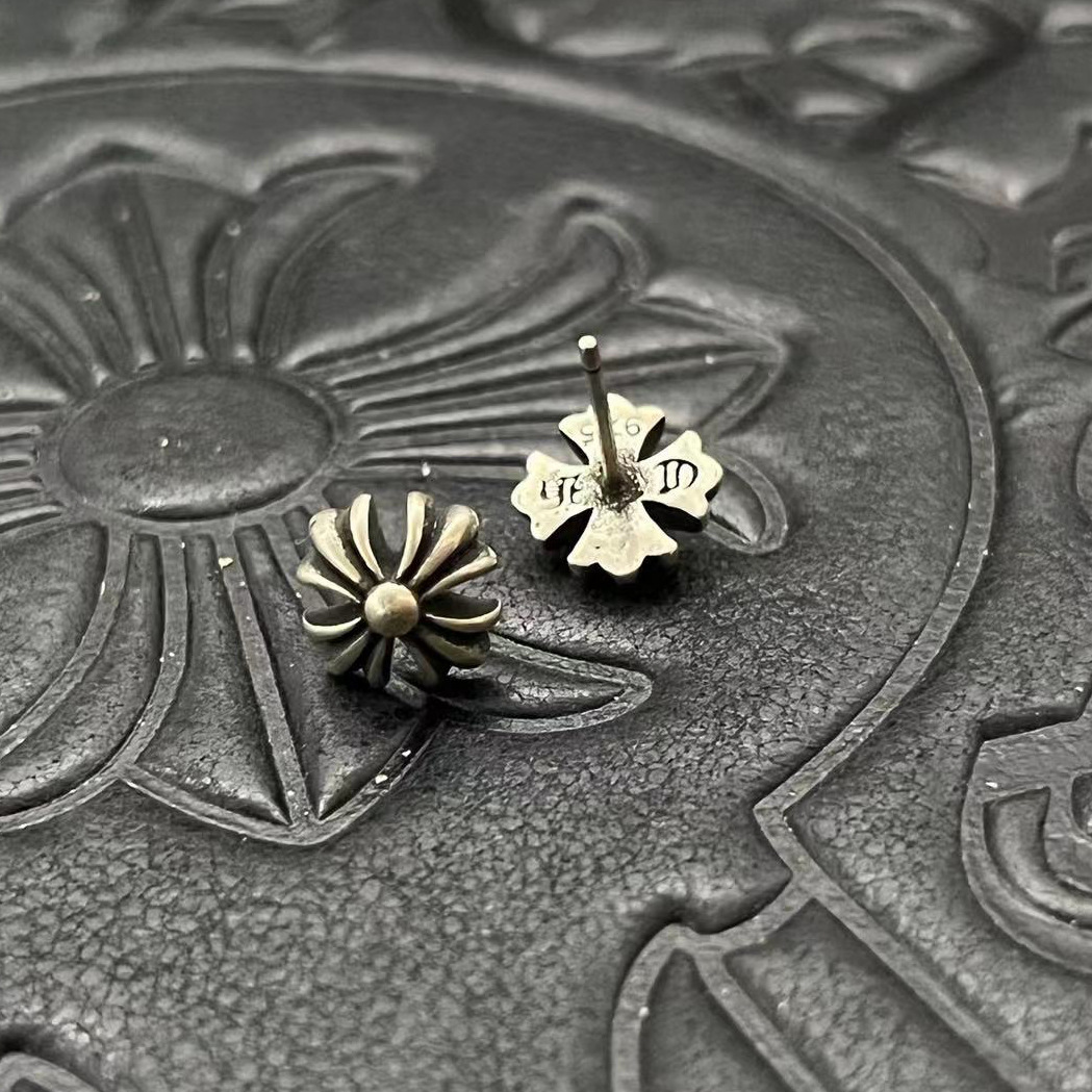 シルバーアクセサリー 花びら透かし彫り アンティークピアス