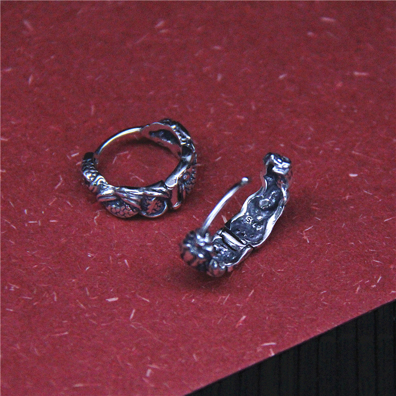 シルバーアクセサリー 渦巻く波紋の伝統美ピアス