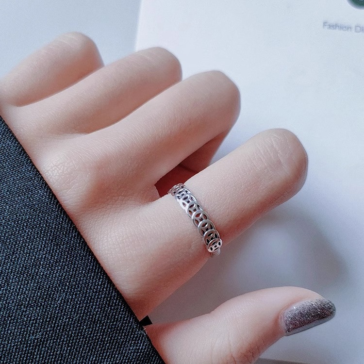 シルバーアクセサリー 幾何学模様デザイン透かしリング
