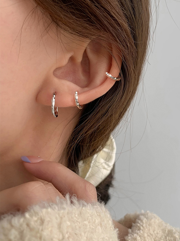 シルバーアクセサリー 波打つ三連ミニフープピアス