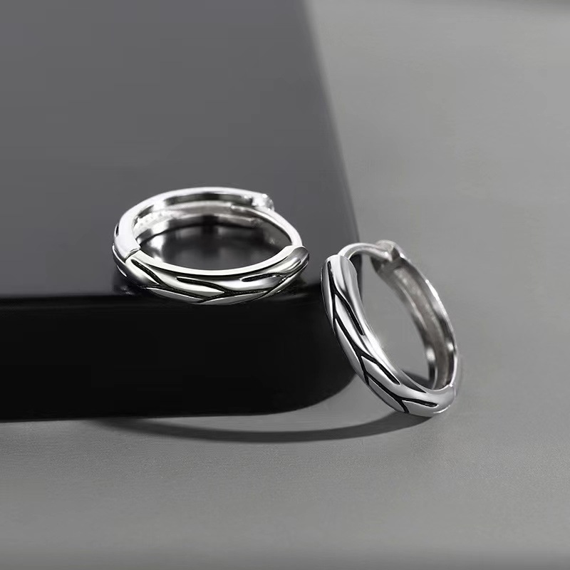 シルバーアクセサリー 重なる葉影のフープピアス