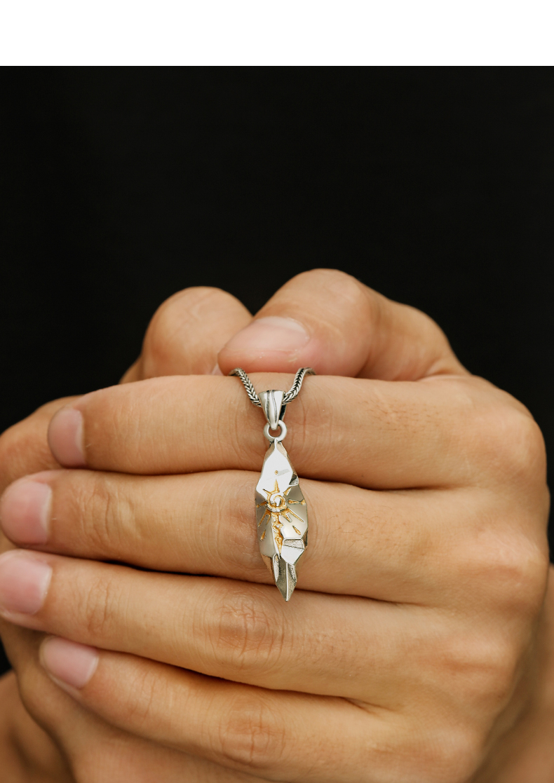 シルバーアクセサリー 太陽の結晶 菱形ペンダント
