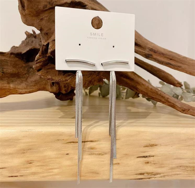 シルバーアクセサリー シンプルで上品な細身縦長フリンジピアス