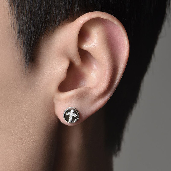 シルバーアクセサリー 十字架の輝き 丸型スタッドピアス