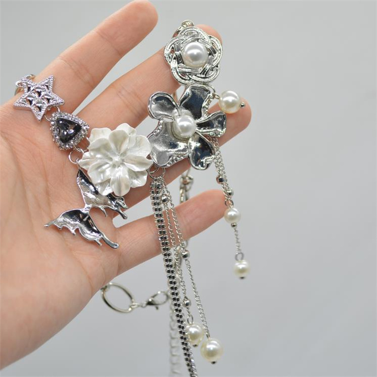 シルバーアクセサリー 薔薇と真珠フリンジの個性派シルバーチョーカー