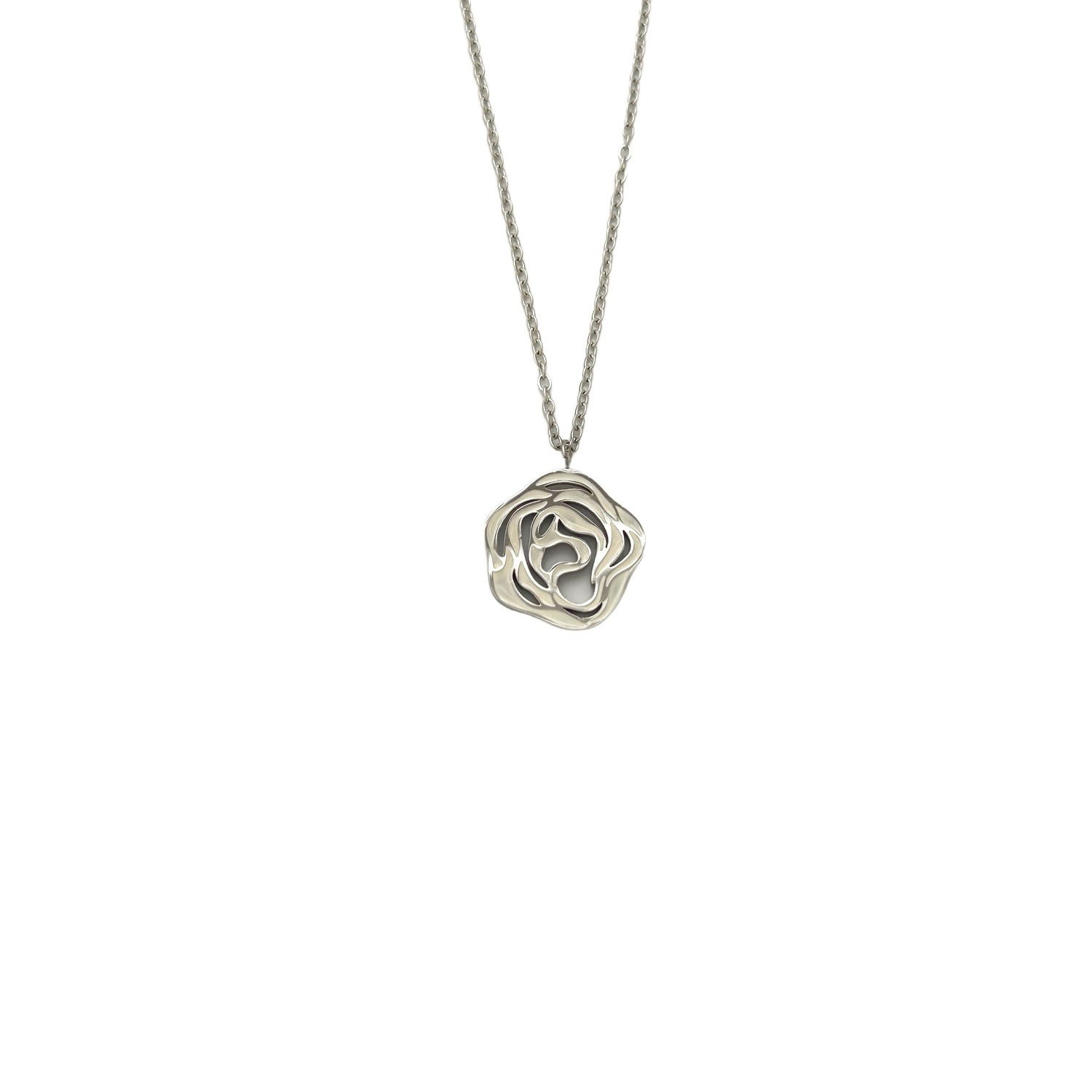 シルバーアクセサリー 透かし薔薇の優美ネックレス
