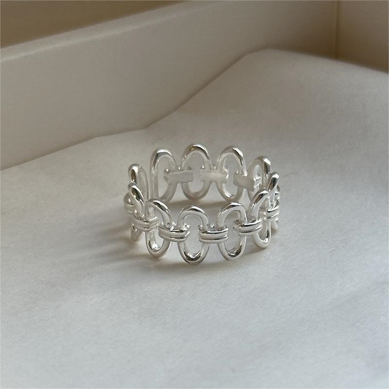 シルバーアクセサリー 輪繋ぎ模様の透かしリング