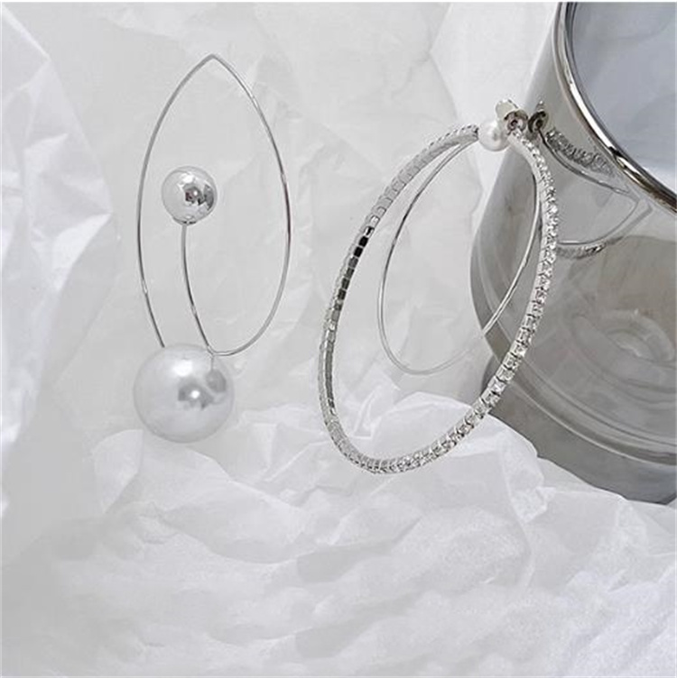 シルバーアクセサリー 真珠付き非対称大輪ピアス シルバー上品耳飾り
