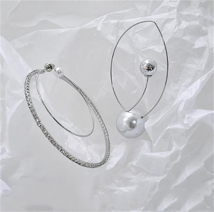 シルバーアクセサリー 真珠付き非対称大輪ピアス シルバー上品耳飾り
