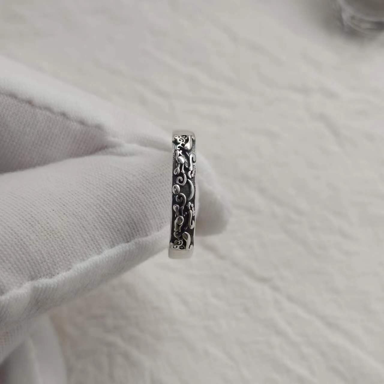 シルバーアクセサリー 唐草模様彫刻リング