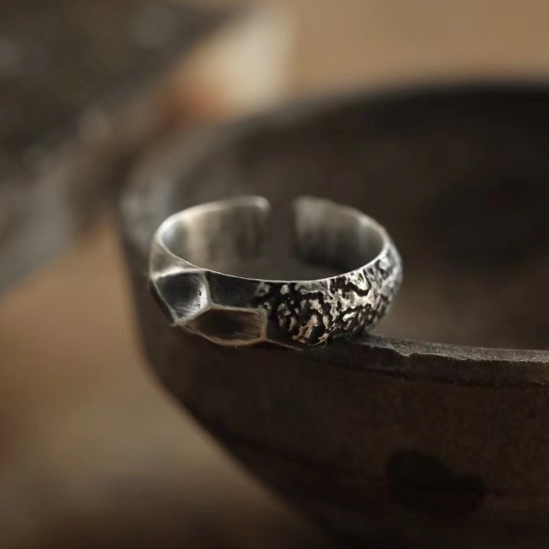 シルバーアクセサリー 凹凸岩肌リング