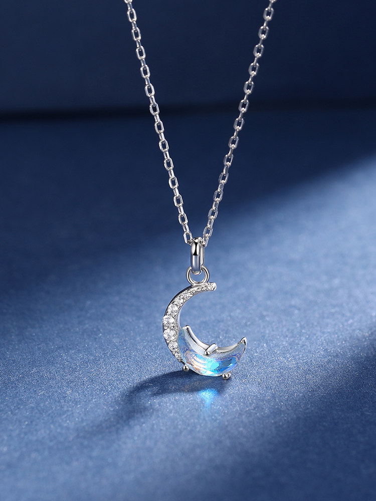 シルバーアクセサリー 月光石煌めく三日月モチーフネックレス